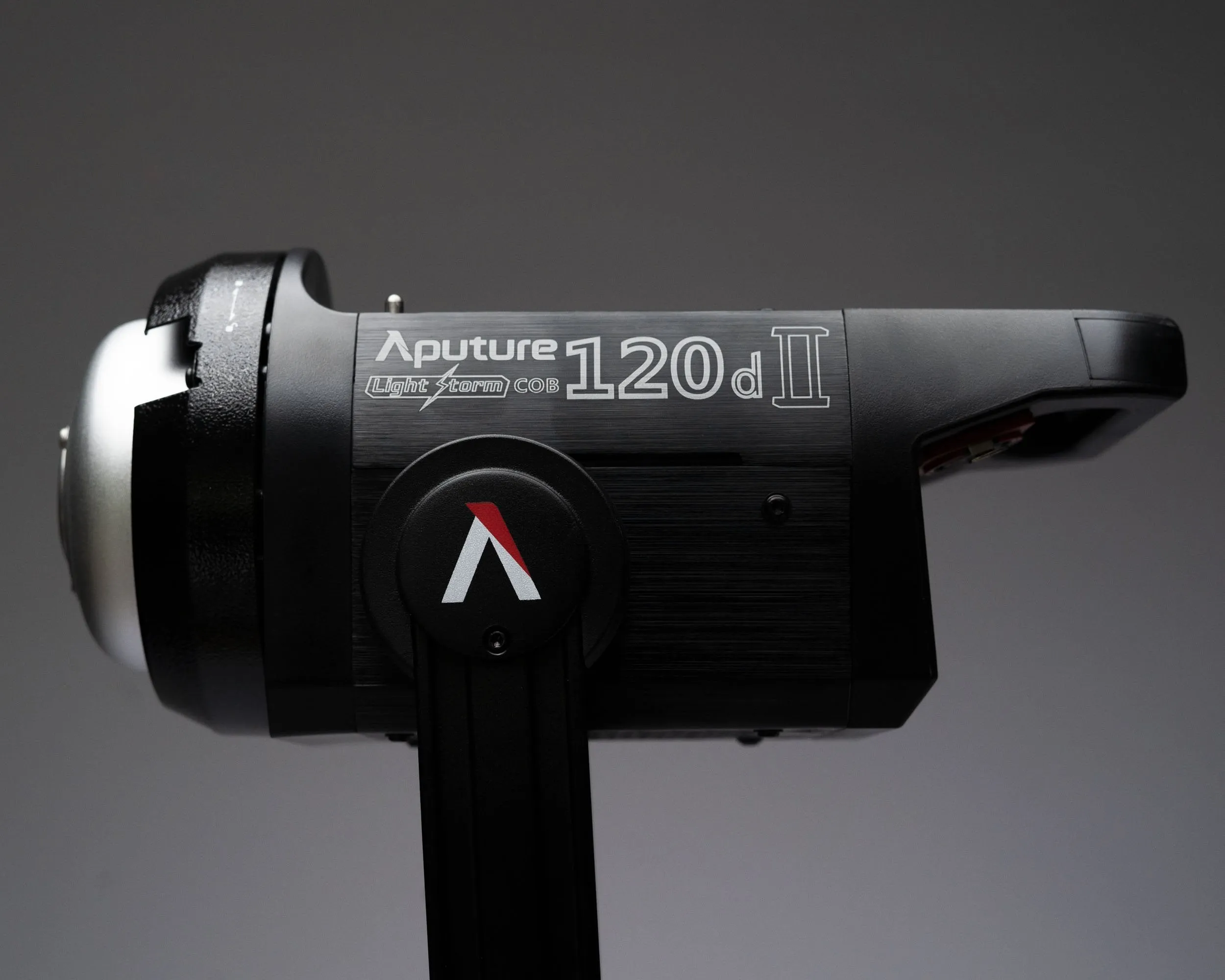 Aputure LS C120D II Light Storm 5500k CRI 96  LED Video Studio Light
