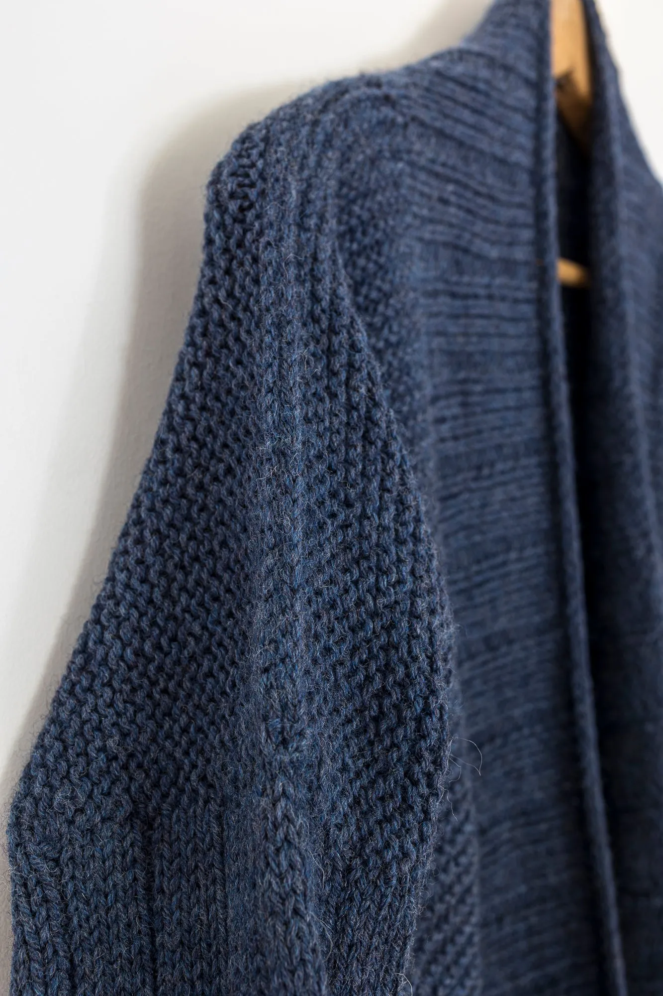 Kit de tricot - Cardigan Clair de lune en Peruvian par Paule Trudel Bellemare