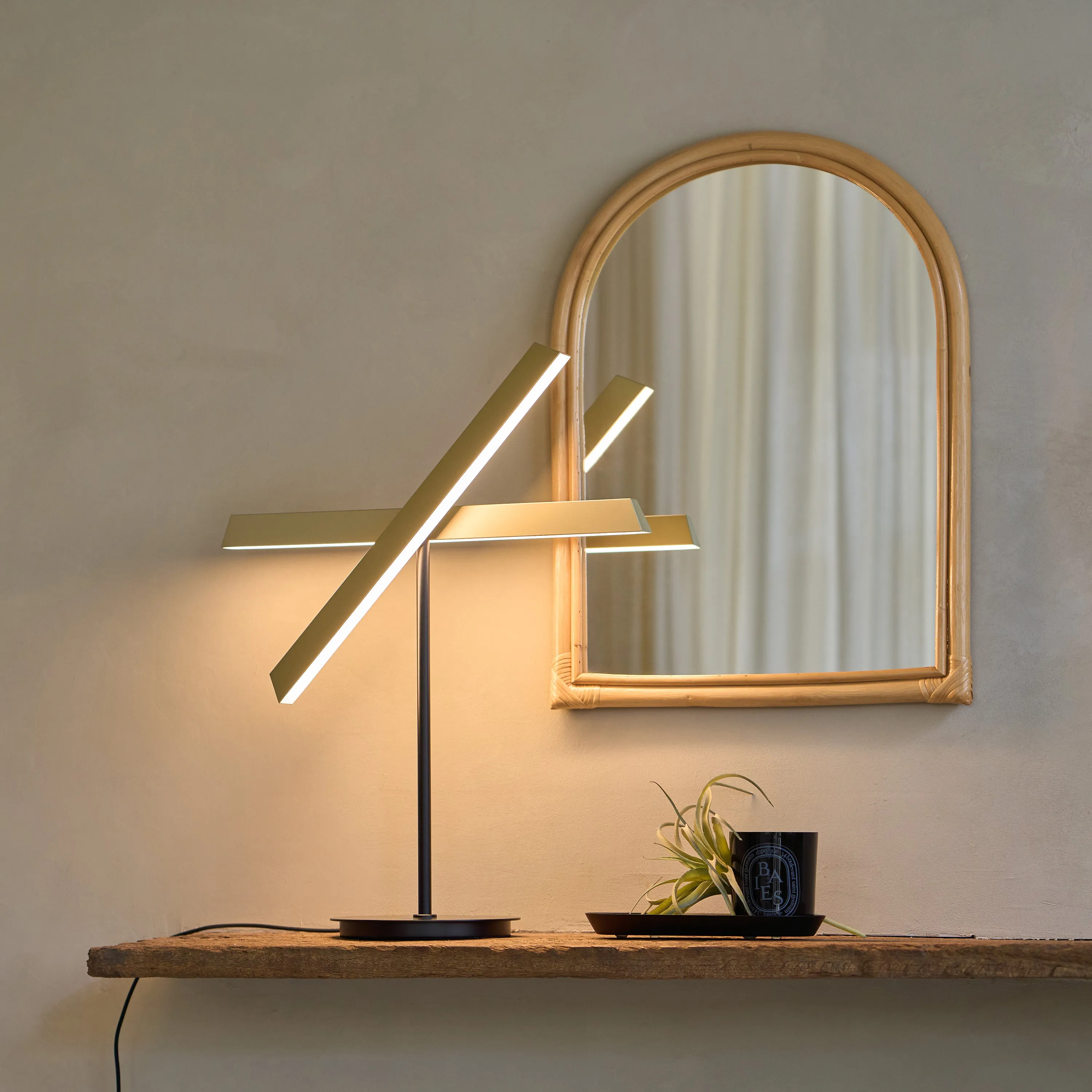 Konnect Table Lamp