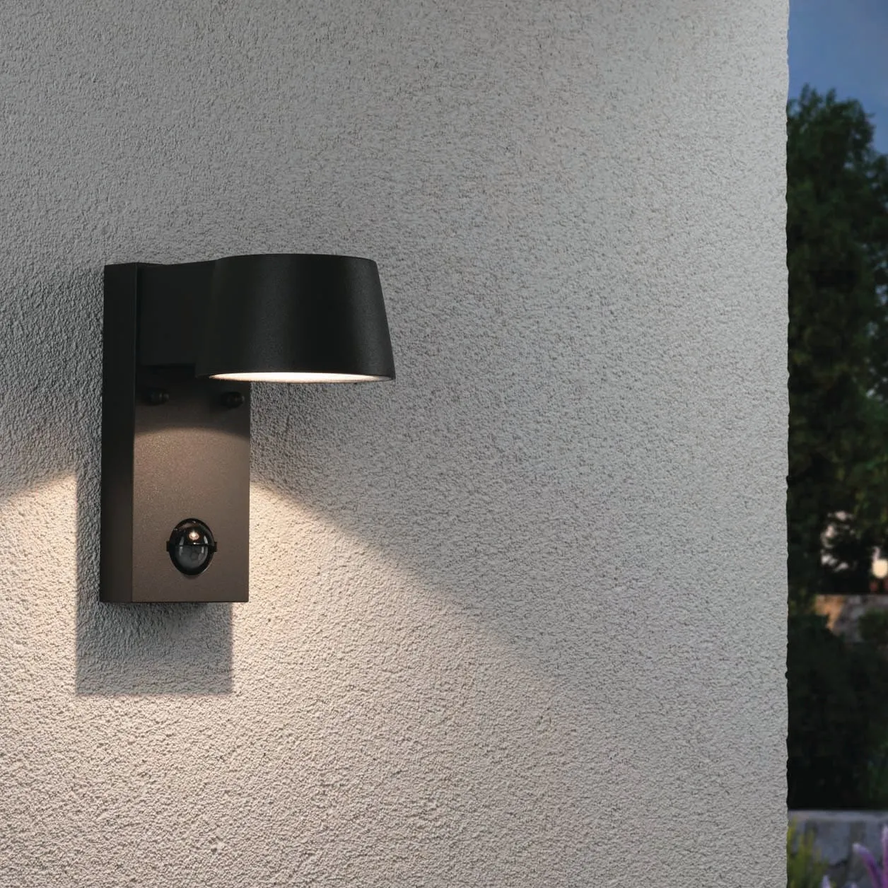 Outdoor Capea 8W LED Wall Light with Motion Detection in Anthracite