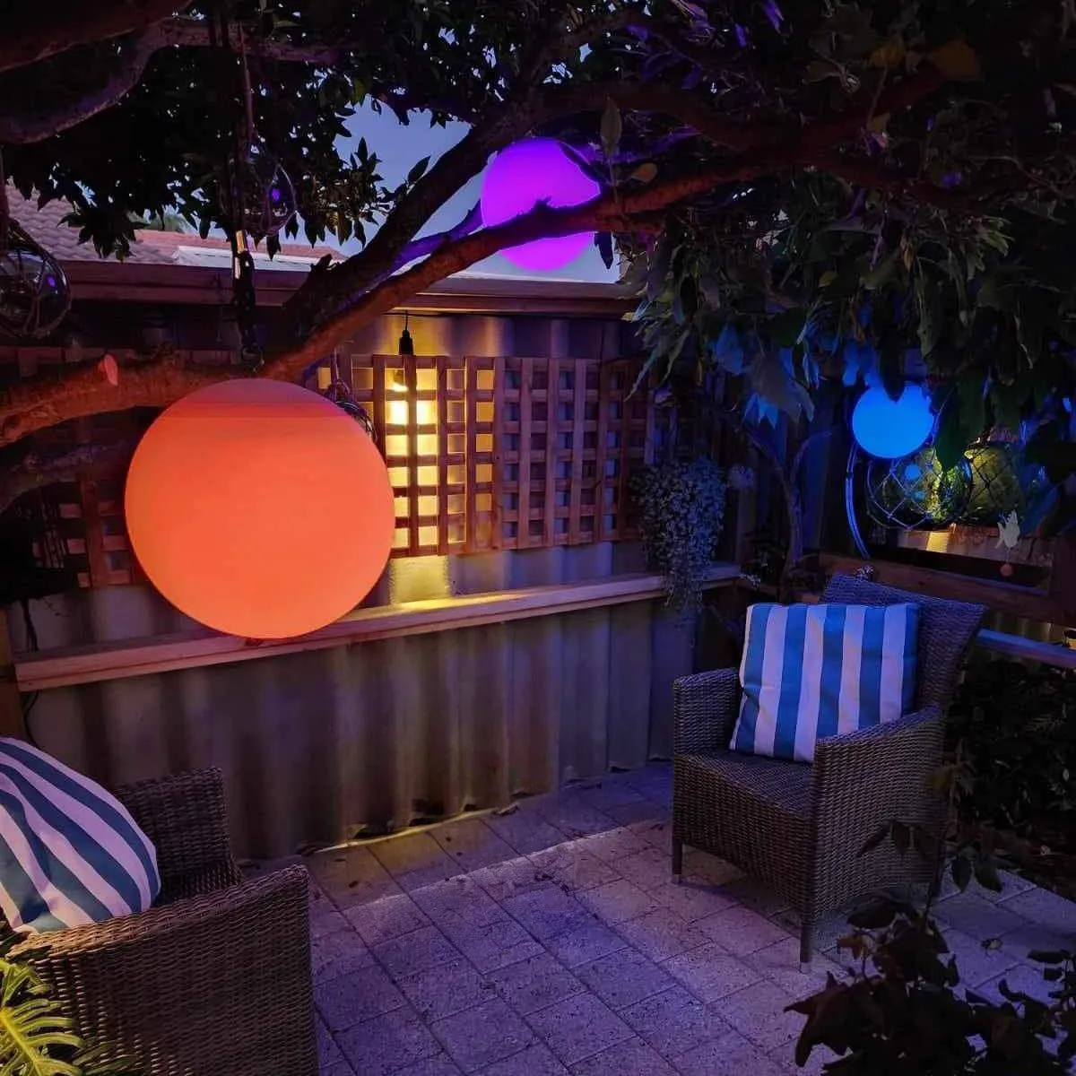 Transform Your Outdoor Oasis with the LED Hanging Ball - Solar and DC Powered, 16 Colours